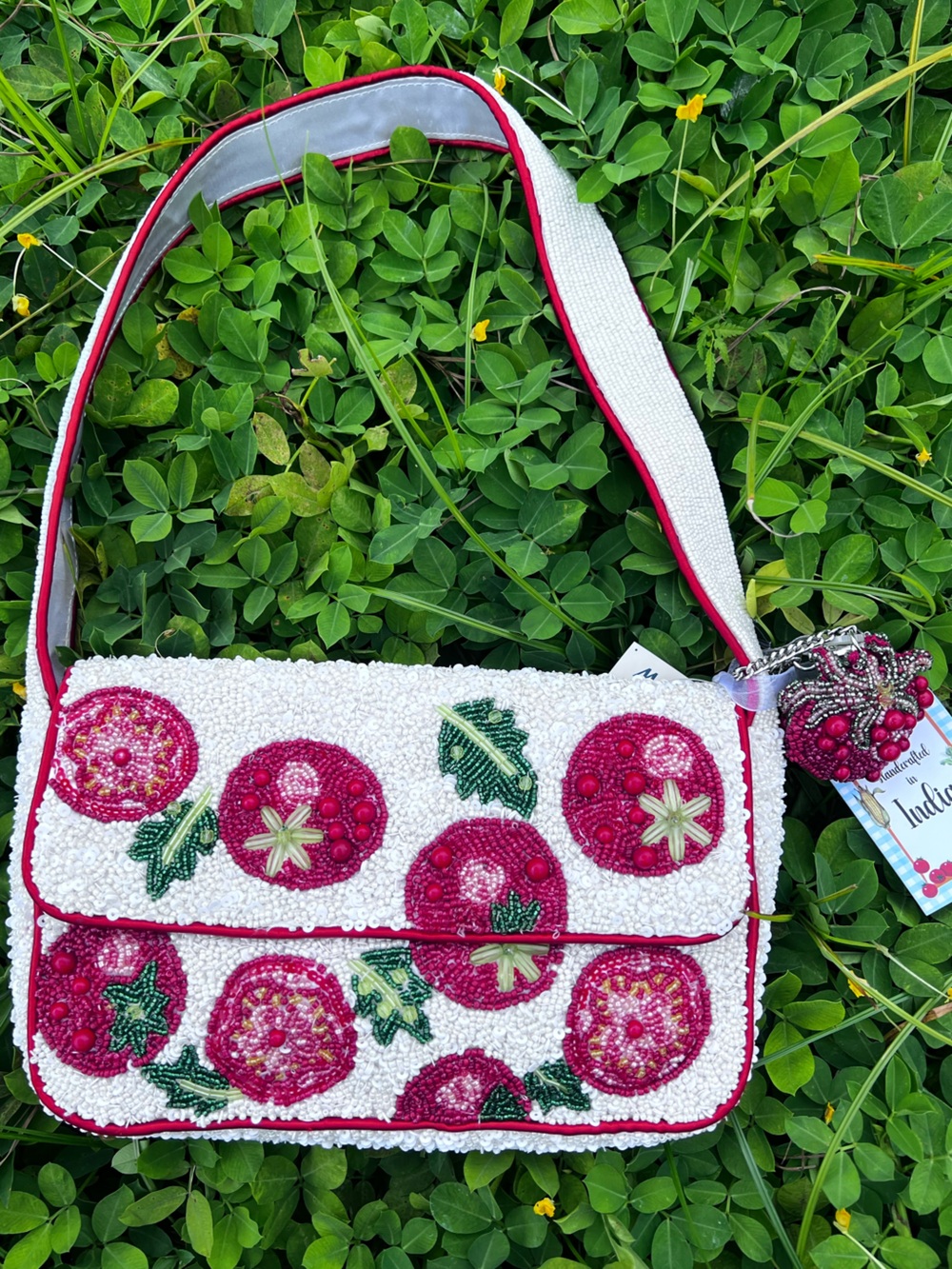 🍅NWT Beaded Tomatoes on White Viral Shoulder Bag. Fabric interior